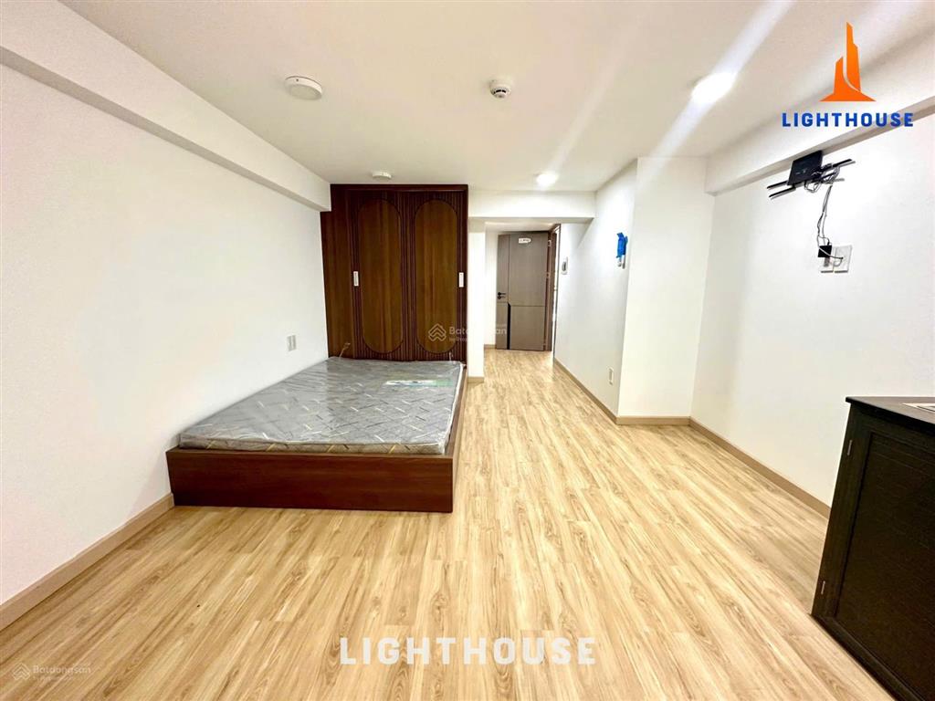 Phòng bếp riêng nội thất cơ bản gần đảo kim cương