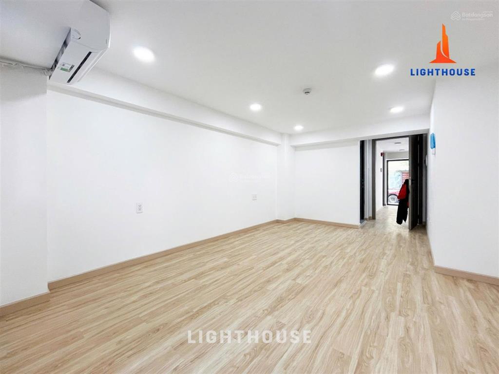 Phòng bếp riêng nội thất cơ bản gần đảo kim cương