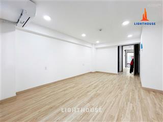 Phòng bếp riêng nội thất cơ bản gần đảo kim cương
