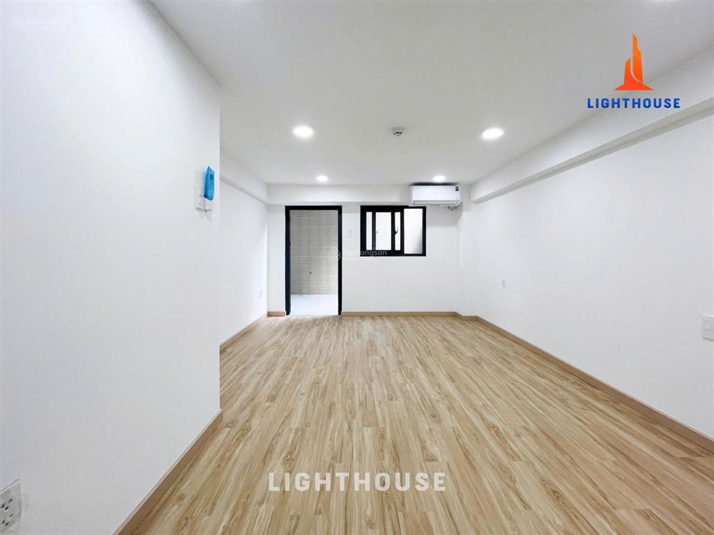 Phòng bếp riêng nội thất cơ bản gần đảo kim cương