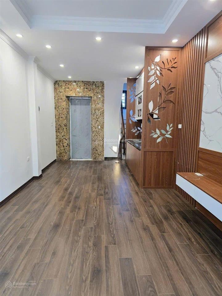 Giảm sốc 1.5 tỷ  cần bán gấp nhà tái định cư tứ hiệp 30m2, 6 tầng thang máy, vỉa hè, ô tô tránh