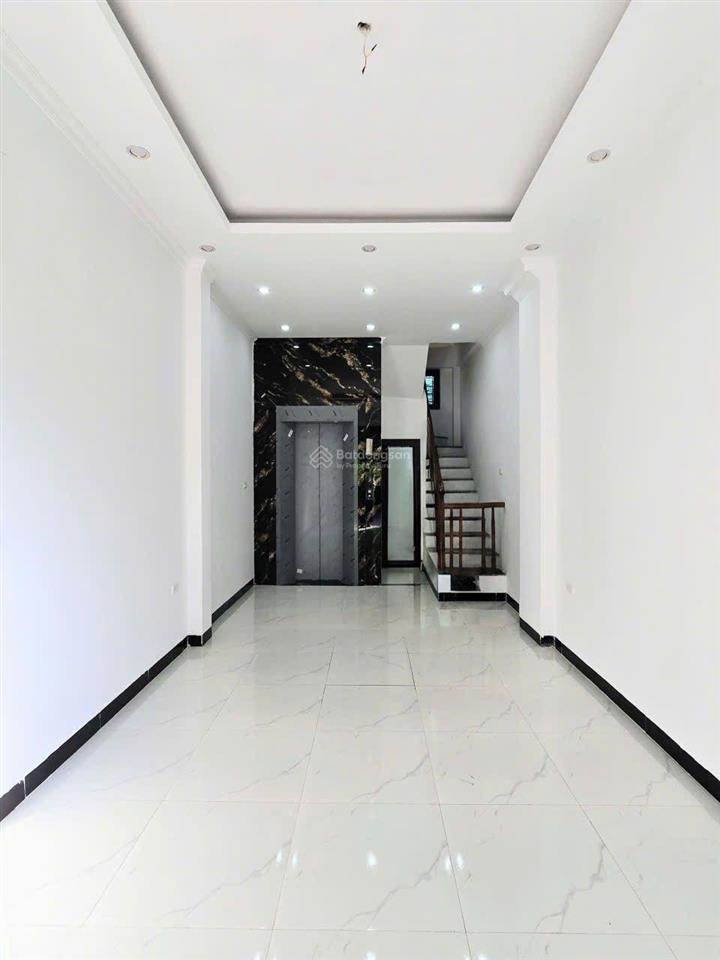 Giảm sốc 1.5 tỷ  cần bán gấp nhà tái định cư tứ hiệp 30m2, 6 tầng thang máy, vỉa hè, ô tô tránh