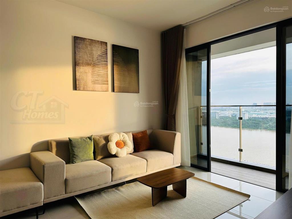 View hoa hậu  cho thuê căn góc 3pn tháp soleil, view sông + pháo hoa toàn cảnh
