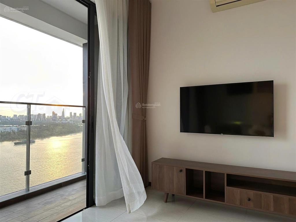 View hoa hậu  cho thuê căn góc 3pn tháp soleil, view sông + pháo hoa toàn cảnh