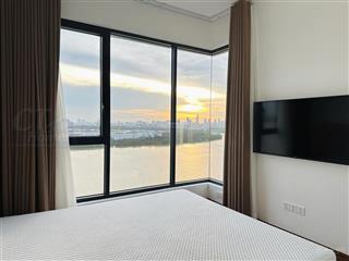 View hoa hậu  cho thuê căn góc 3pn tháp soliel, view sông + pháo hoa toàn cảnh
