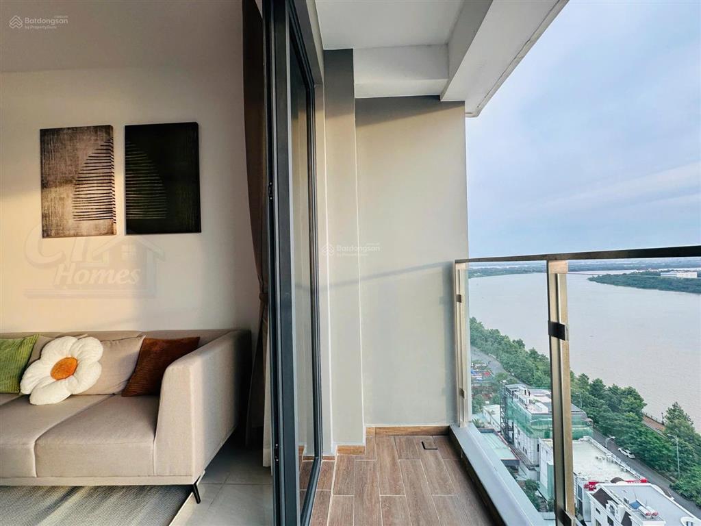 View hoa hậu  cho thuê căn góc 3pn tháp soleil, view sông + pháo hoa toàn cảnh