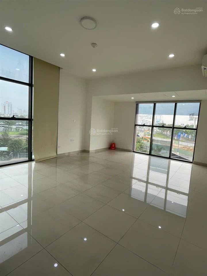 The sun avenue  cho thuê căn góc officetel 2 mặt kính riêng tư, giá chỉ 12,5 triệu/th