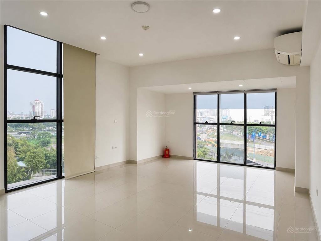 The sun avenue  cho thuê căn góc officetel 2 mặt kính riêng tư, giá chỉ 12,5 triệu/th