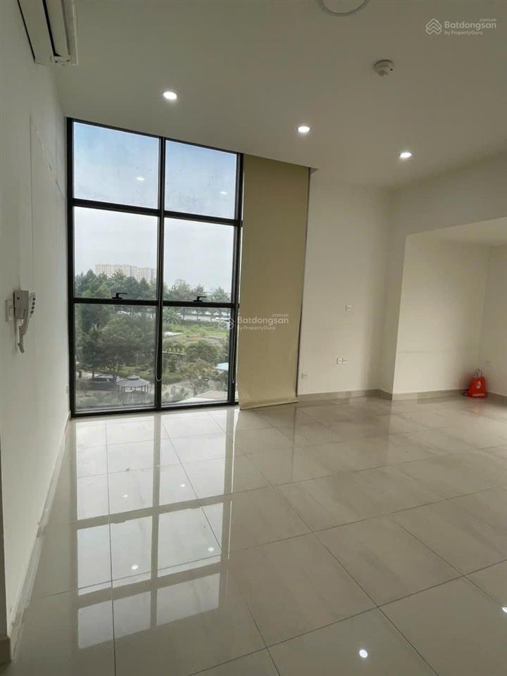 The sun avenue  cho thuê căn góc officetel 2 mặt kính riêng tư, giá chỉ 12,5 triệu/th