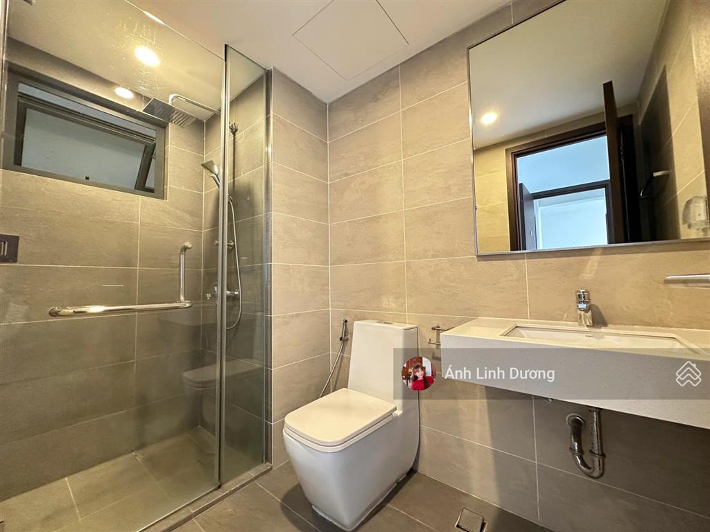 Bán căn 2pn lầu cao view sông q1, giá tốt 8,1 tỷ bao, sổ sẵn  one verandah