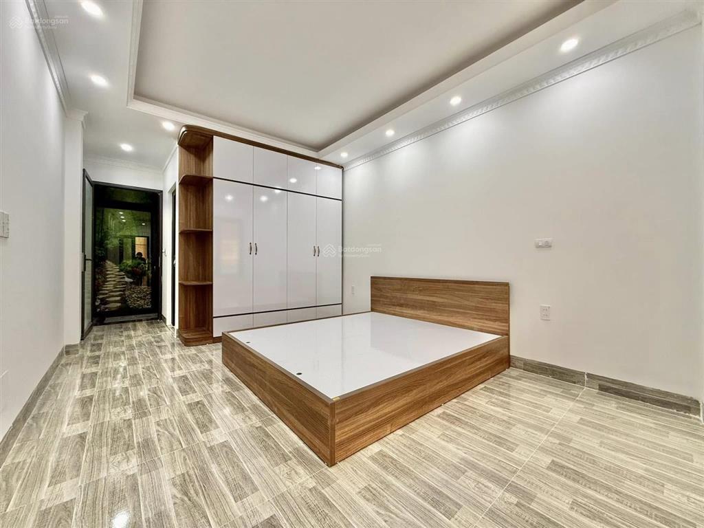 Lò đúc  01 nhà ra phố  36m²  5 tầng thang máy  chỉ 10 tỷ