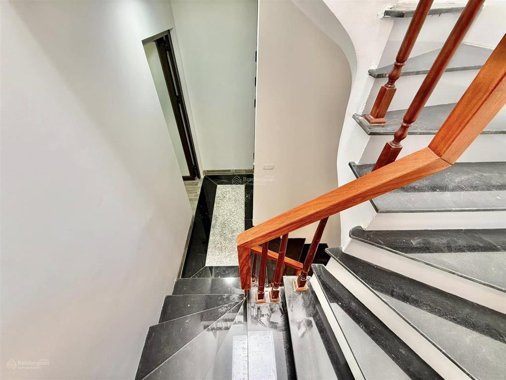 Lò đúc  01 nhà ra phố  36m²  5 tầng thang máy  chỉ 10 tỷ