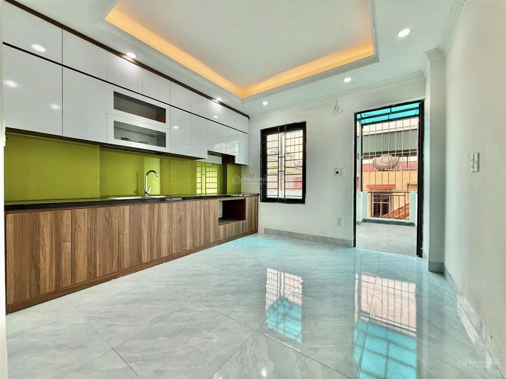Lò đúc  01 nhà ra phố  36m²  5 tầng thang máy  chỉ 10 tỷ