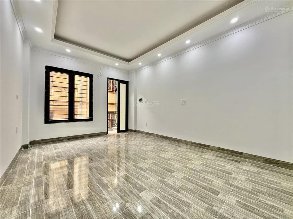 Lò đúc  01 nhà ra phố  36m²  5 tầng thang máy  chỉ 10 tỷ