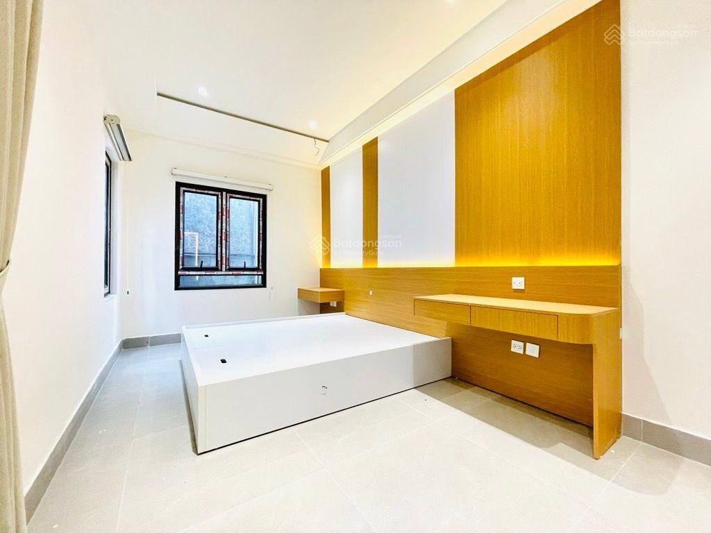 Lê đại hành  52m2  10m ra phố  5 phòng  full nội thất  chỉ 9 tỷ 9