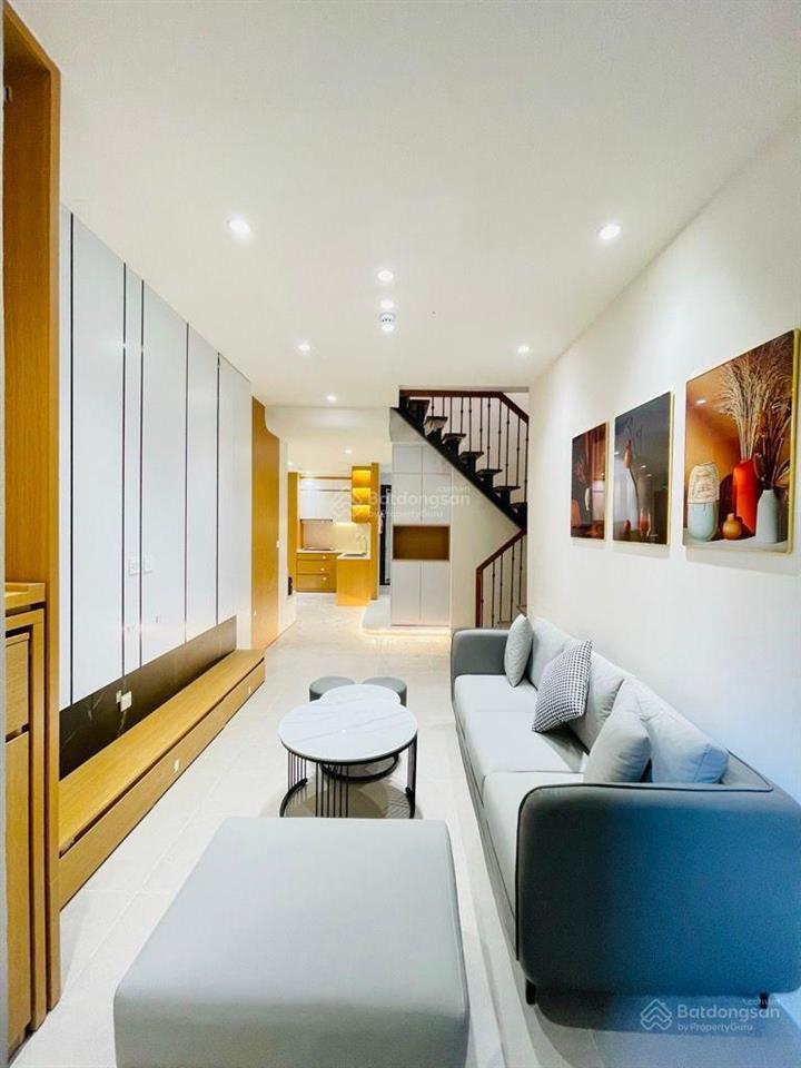 Lê đại hành  52m2  10m ra phố  5 phòng  full nội thất  chỉ 9 tỷ 9