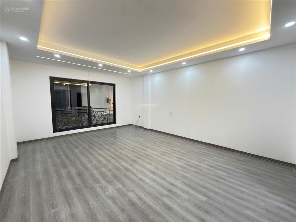 Đại cồ việt  40m2  5 tầng  thang máy  sân riêng để xe  chỉ 14 tỷ