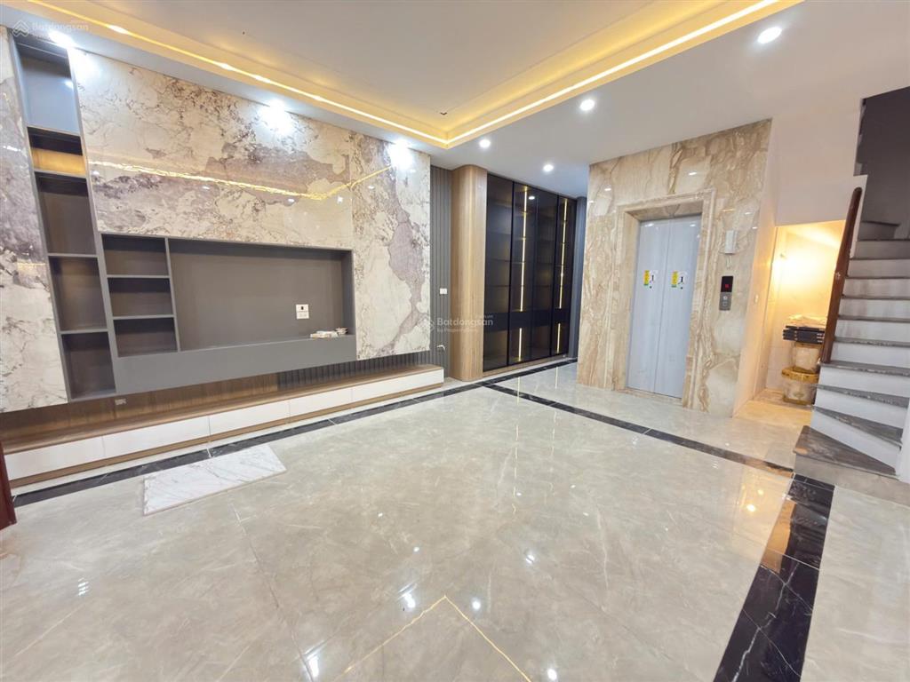 Đại cồ việt  40m2  5 tầng  thang máy  sân riêng để xe  chỉ 14 tỷ