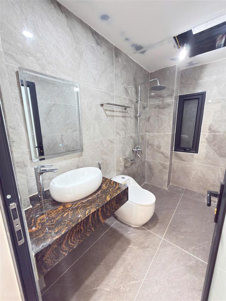 Đại cồ việt  40m2  5 tầng  thang máy  sân riêng để xe  chỉ 14 tỷ