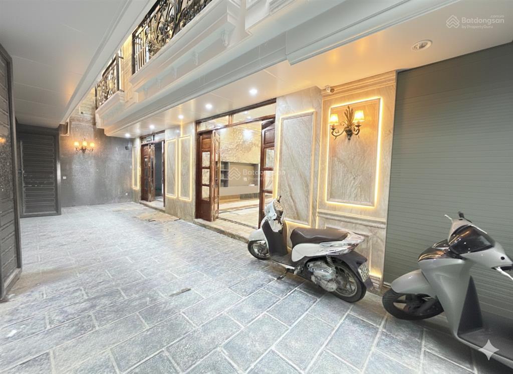 Đại cồ việt  40m2  5 tầng  thang máy  sân riêng để xe  chỉ 14 tỷ