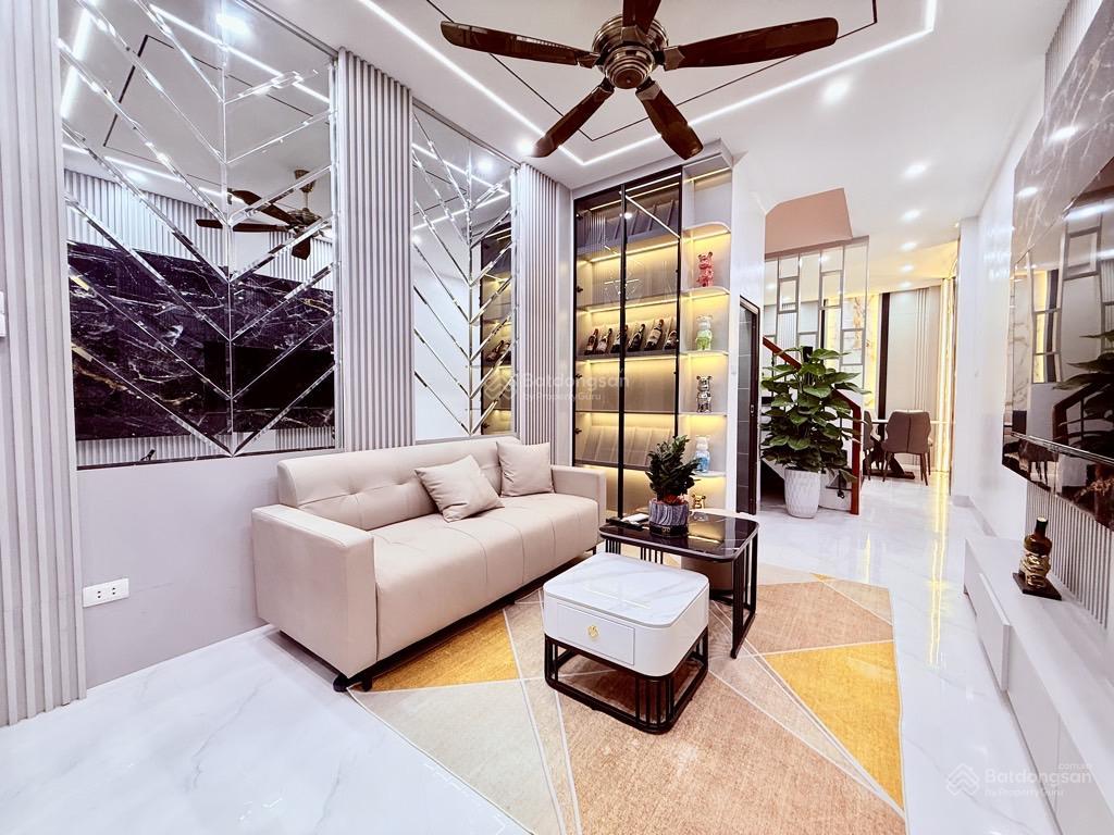 Hồng mai  lô góc 40m²  5 tầng  5 phòng  chỉ 9 tỷ 4