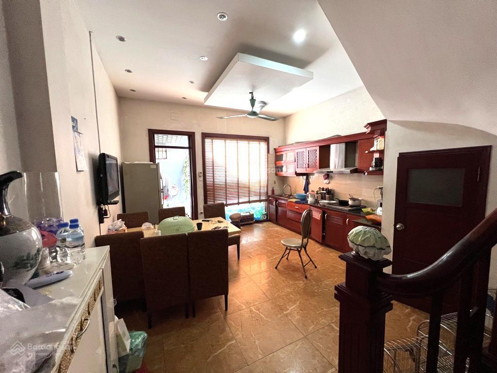 Bán nhà mặt hồ võ thị sáu  50m2  vỉa hè ô tô tránh  chỉ 20 tỷ