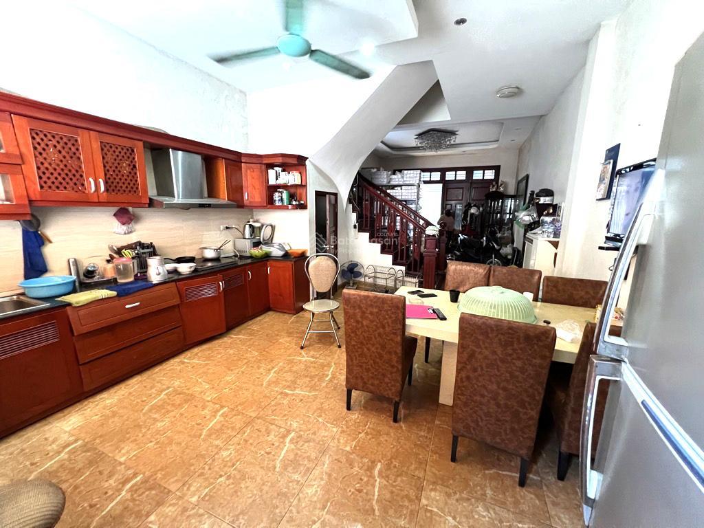Bán nhà mặt hồ võ thị sáu  50m2  vỉa hè ô tô tránh  chỉ 20 tỷ