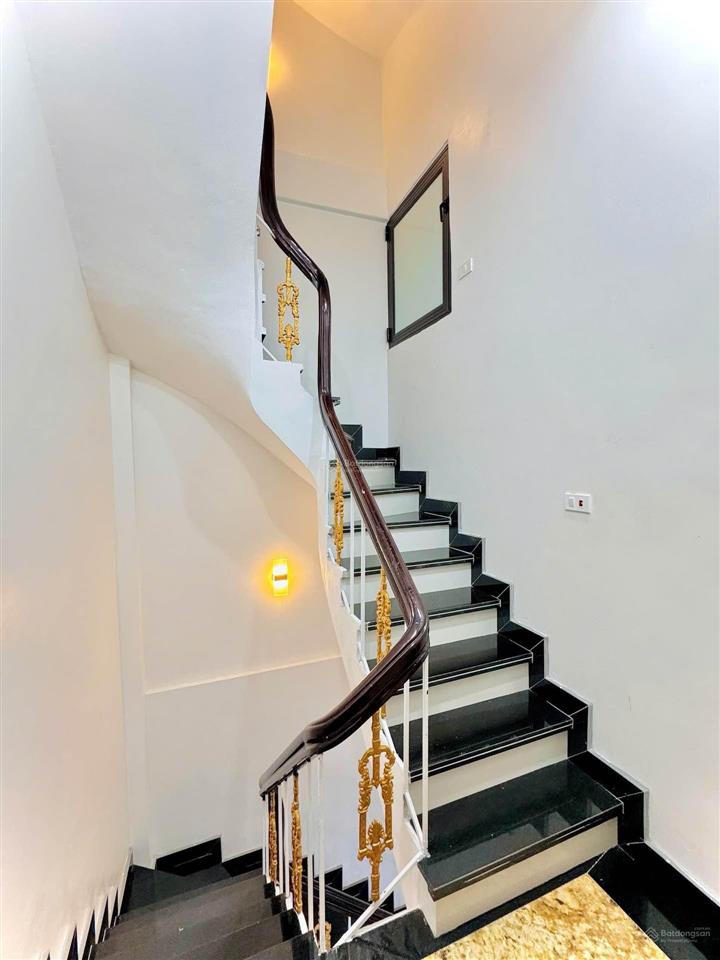 Võ thị sáu  phân lô 35m2  5 tầng  full nội thất  chỉ 10 tỷ 8