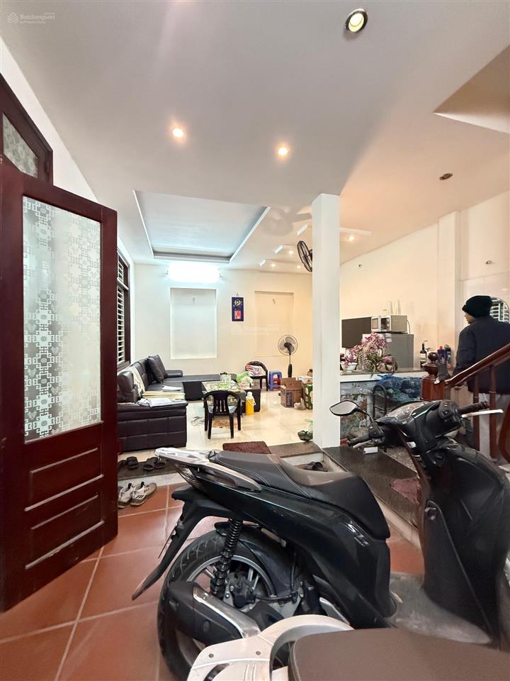 Võ thị sáu  10 bước ra mặt hồ  42m2  5 tầng  chỉ 11 tỷ