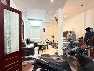 Võ thị sáu  10 bước ra mặt hồ  42m2  5 tầng  chỉ 11 tỷ