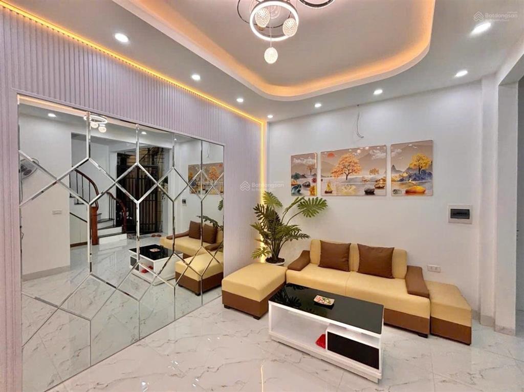 Lò đúc  nhà mới 30m2  5 tầng full nội thất  sân riêng để xe  chỉ 8,6 tỷ