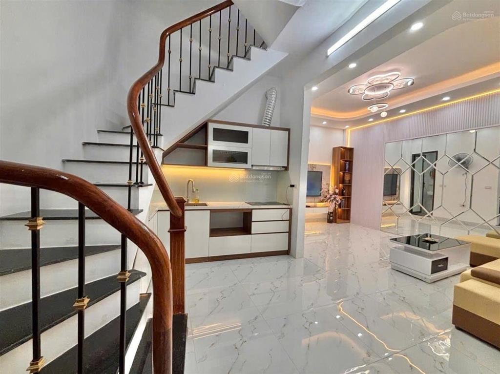 Lò đúc  nhà mới 30m2  5 tầng full nội thất  sân riêng để xe  chỉ 8,6 tỷ