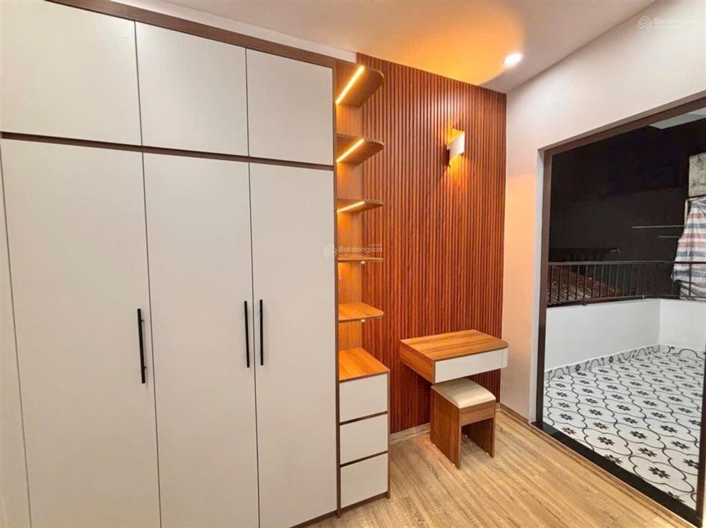 Lò đúc  nhà mới 30m2  5 tầng full nội thất  sân riêng để xe  chỉ 8,6 tỷ