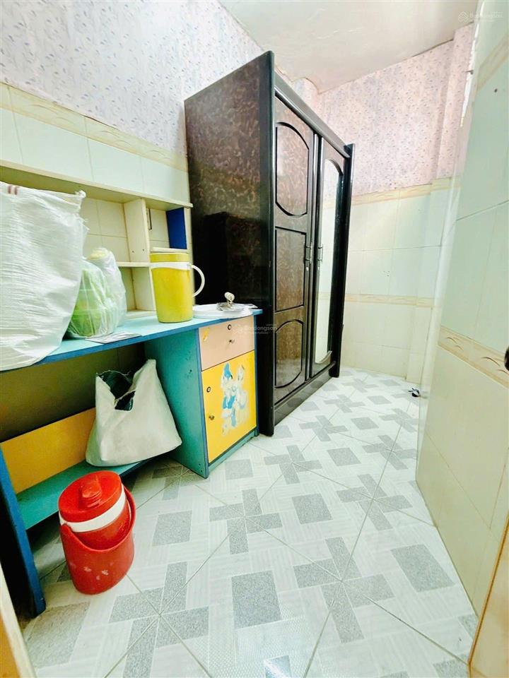 Bán nhà 3 lầu hẻm rộng 3m đường bình đông p14 q8