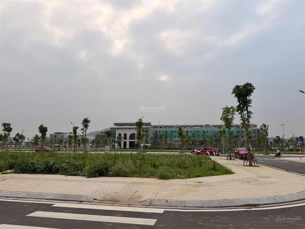 Lô đất hướng đông nam, mặt tiền 6m, sổ trao tay