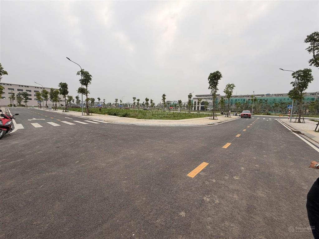 Lô đất hướng đông nam, mặt tiền 6m, sổ trao tay