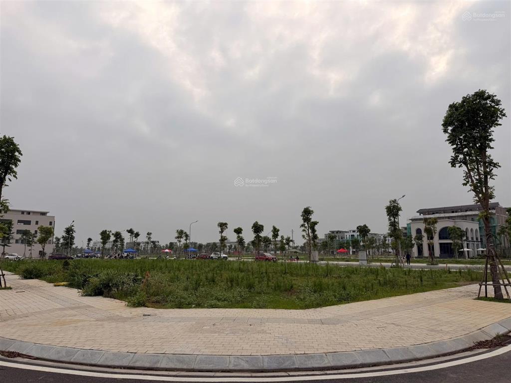 Lô đất hướng đông nam, mặt tiền 6m, sổ trao tay
