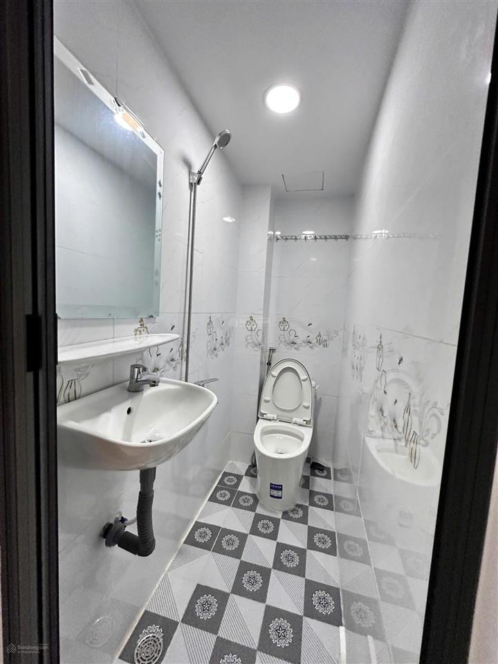 Bán nhà vĩnh viễn dt 5.5 x 10m 4 tầng 6pn cách mt 30m, giá chỉ hơn 7 tỷ