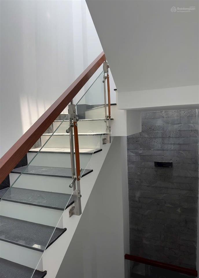Bán nhà vĩnh viễn dt 5.5 x 10m 4 tầng 6pn cách mt 30m, giá chỉ hơn 7 tỷ