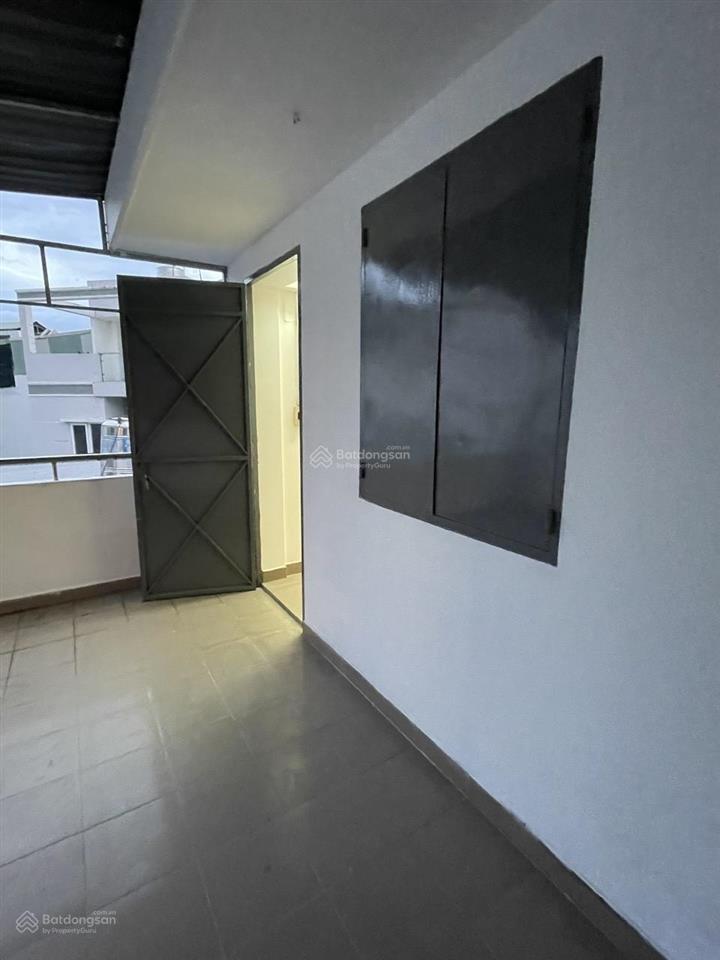 Gấp nhà riêng cmt8, dt 4x10m, 3 tầng 3 phòng ngủ, chủ giảm sâu 500 triệu bán gấp, gần chợ hòa hưng