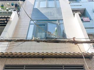 Gấp nhà riêng cmt8, dt 4x10m, 3 tầng 3 phòng ngủ, chủ giảm sâu 500 triệu bán gấp, gần chợ hòa hưng
