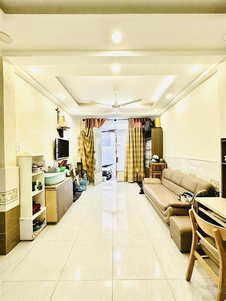 Bán nhà hxh thành thái, dt 4 x 8m nở hậu 4,7m, 2 tầng 3pn 10m ra tô hiến thành, giảm giá 800 triệu