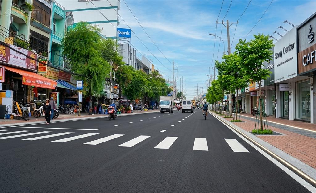 Nhà hẻm nhựa kd hậu giang, dt 4,1 x 13,9m, full nội thất góc 2mt, cách chợ minh phụng vài bước chân