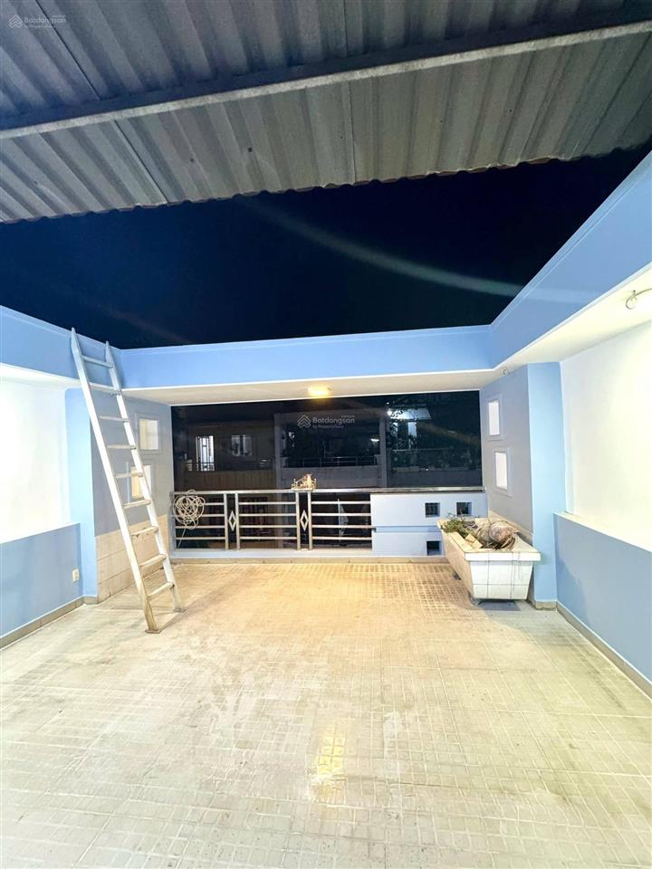 Nhà hẻm nhựa kd hậu giang, dt 4,1 x 13,9m, full nội thất góc 2mt, cách chợ minh phụng vài bước chân