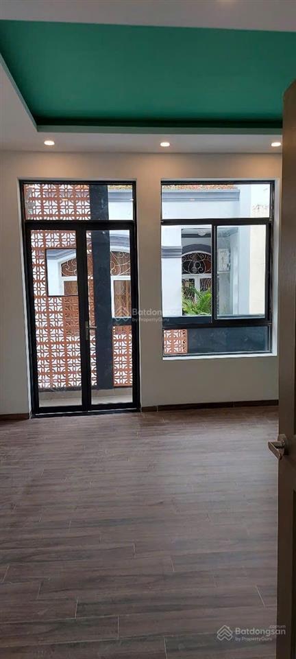Bán nhà hxh 451 tô hiến thành, dt 4,7 x 8m 2 tầng 3pn, thông thành thái hẻm rộng dọn vào ở ngay
