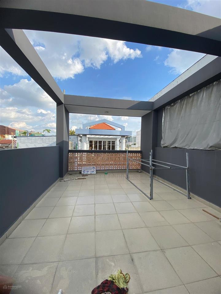 Bán nhà hxh 451 tô hiến thành, dt 4,7 x 8m 2 tầng 3pn, thông thành thái hẻm rộng dọn vào ở ngay