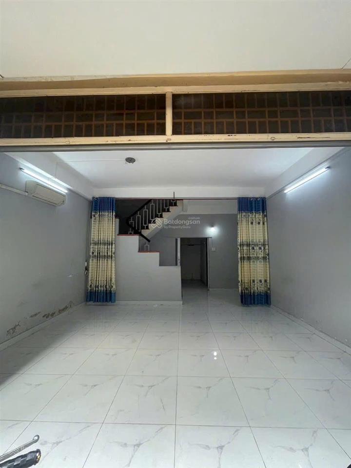 Giảm 1 tỷ gấp, lạc long quân ngang 5,2 x 13m, 2 phòng ngủ đang cho thuê 19tr/ tháng giá còn 7,x tỷ