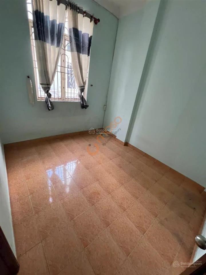 Giảm 1 tỷ gấp, lạc long quân ngang 5,2 x 13m, 2 phòng ngủ đang cho thuê 19tr/ tháng giá còn 7,x tỷ