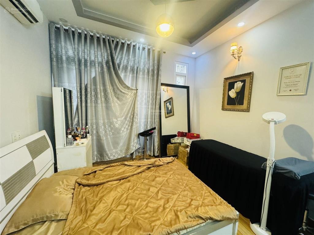 Nhà ngộp nguyễn trãi q5  4 tầng  dòng tiền 15tr/tháng
