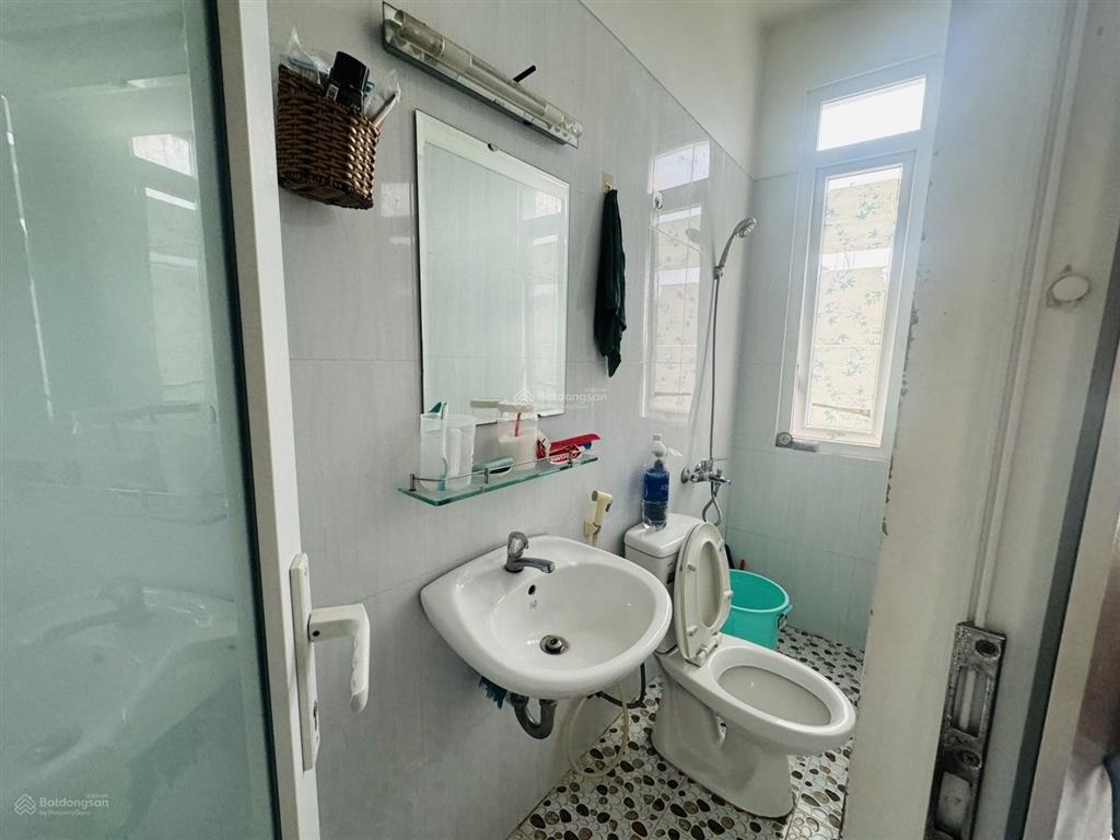 Nhà ngộp nguyễn trãi q5  4 tầng  dòng tiền 15tr/tháng